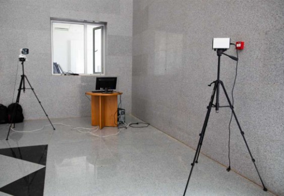 السفارة الصينية تهدي كاميرا حرارية للمنطقة الاقتصادية لمواجهة كورونا