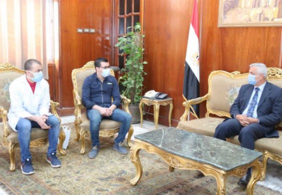 رئيس جامعة المنوفية يلتقىي أطباء معهد الكبد القومي المكلفين للعمل بمستشفيات العزل