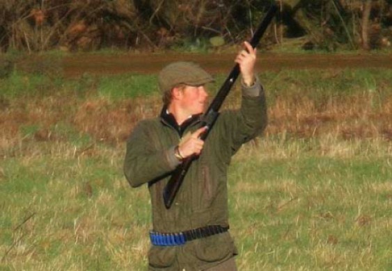 هاري يتخلى عن بندقيتي صيد من أجل ميغان - فكر وفن