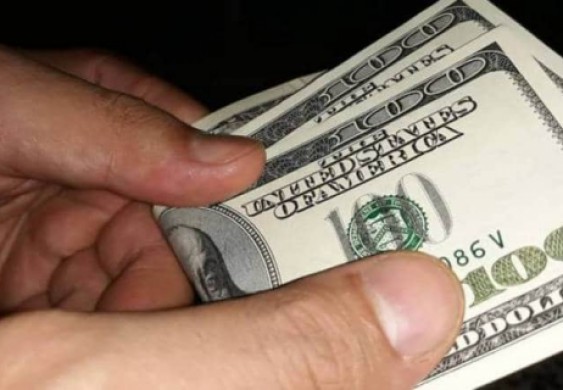 الدولار عامل عزا النهاردة والجنيه عامل فرح - محتوى بلس