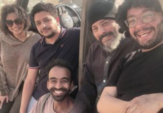 ضحك وهزار لأبطال مسلسل النهاية فى كواليس التصوير .. صور - اليوم السابع