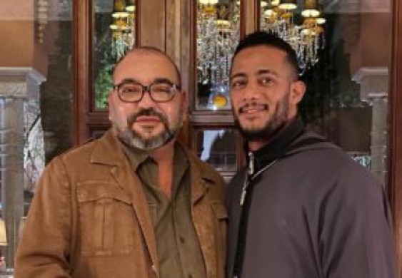محمد رمضان بصورة قديمة مع ملك المغرب: تمنياتى لك بدوام الصحة والعافية والسعادة - اليوم السابع