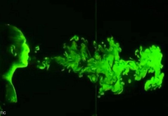 تجربة تهدم "نظرية المترين" وتحذر من عدوى "الجزيئات الصغيرة" - Sky News Arabia سكاي نيوز عربية