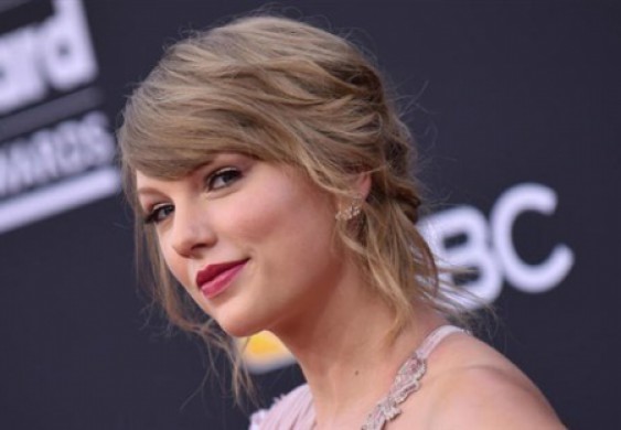 التلفزيون الأمريكي سيبث حفلة مسجلة لتايلور سويفت - 24.ae