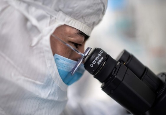 كبسولة صينية لعلاج «كورونا» تحصل على موافقات دخول 8 دول - حياتنا