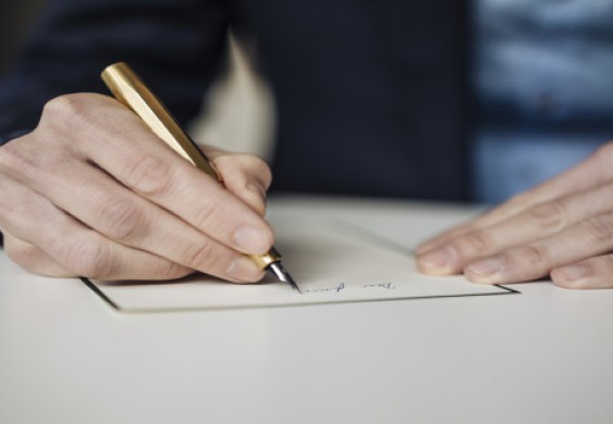 تغيير في الكتابة قد يكون علامة مبكرة للإصابة بمرض باركنسون - RT Arabic