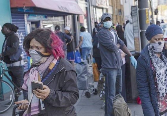 كوفيد يُعجِز العلماء.. أقوالهم تتضارب على أرفع المستويات