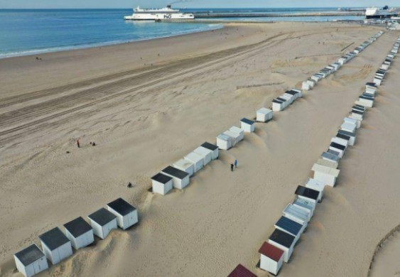 فرنسا تعيد فتح شواطئ الريفيرا بشروط