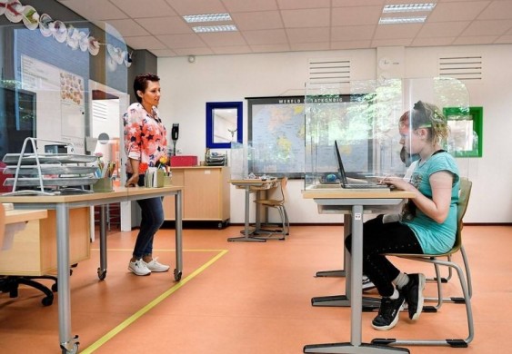 مدارس العالم تخوض ملحمة قهر كوفيد-19