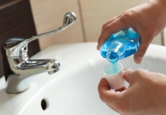 هل يقي غسول الفم من كورونا؟
