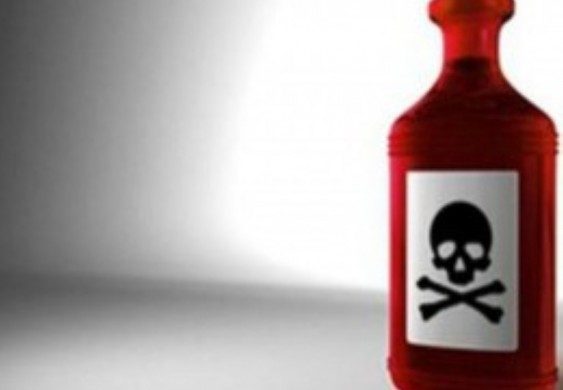 هنا.. قصة طفلة أجبرها والدها على شرب "الأسيد" نكاية بوالدتها