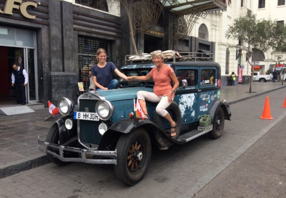 مسنَّة ألمانيَّة تطوف العالم بـ"سيارة عتيقة"