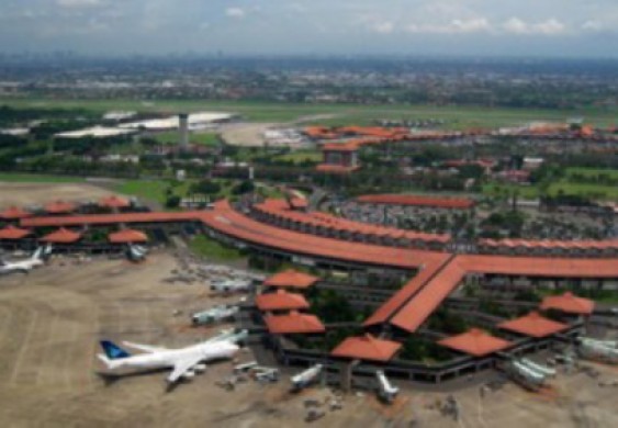 ضبط إندونيسية ألقت بجثة جنينها بمرحاض طائرة قطرية