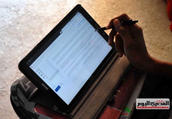 بدء الفترة الثانية لامتحان اللغة العربية لطلاب «الأول الثانوي» إلكترونيا من المنزل