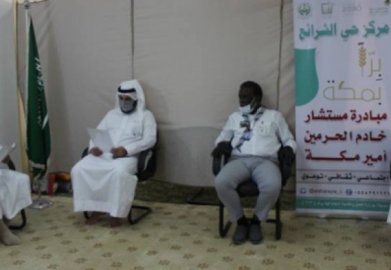 مركز حي الشرائع بمكة يواصل جهوده في تقديم السلال الغذائية