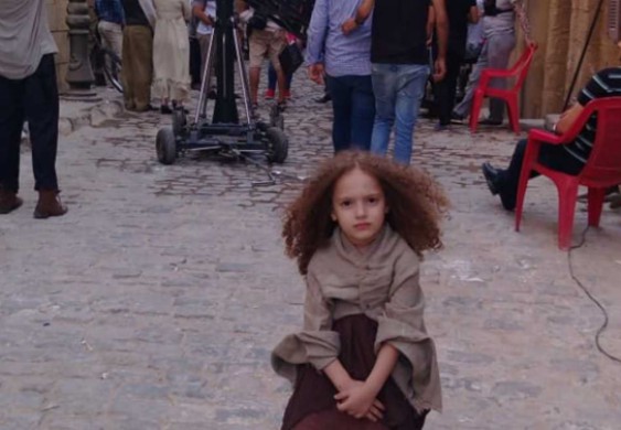 «الطفلة لارا».. موديل تحب الفن وتشارك في الترويج للسياحة المصرية