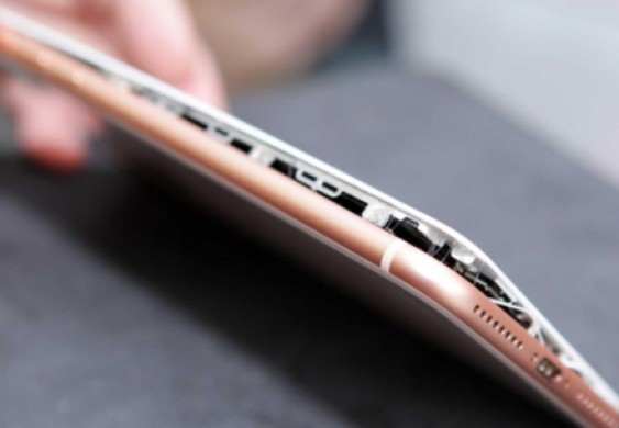 مشكلة "آيفون 8 بلس" تتخذ منحى خطيرًا