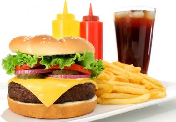 الوجبات السريعة أهم أسباب الإصابة بـ "الاكتئاب"