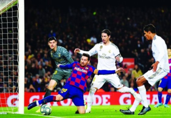 الأندية الإسبانية تبدأ المران في مجموعات اليوم