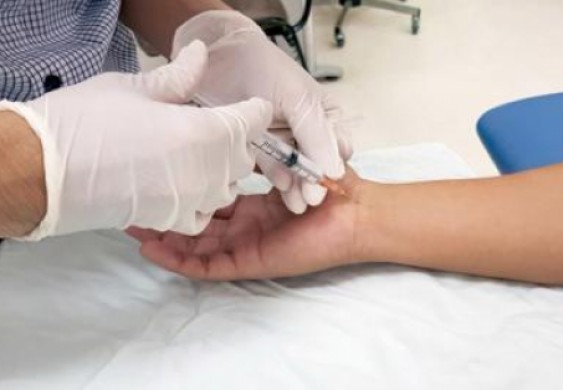 هل حقن الستيرويدات مناسبة لعلاج المفاصل والأوتار؟