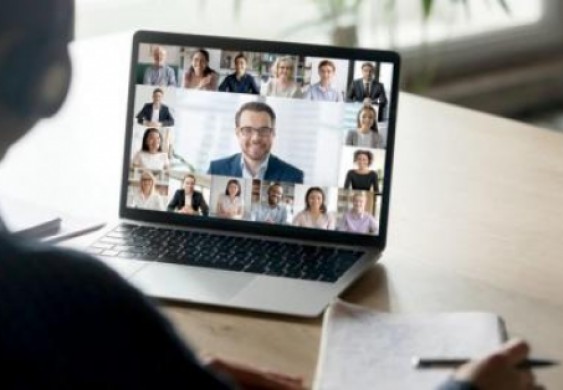 كيف تحسّنون مؤتمرات الفيديو خلال العمل من المنزل؟
