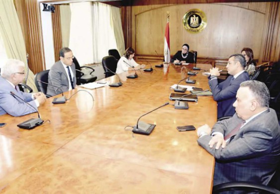 «الصناعة»: توفير مدخلات إنتاج محلية لتلبية احتياجات منتجى الملابس