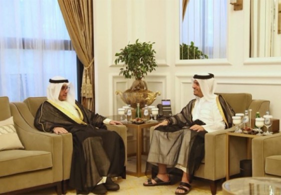 وزير الخارجية ينقل رسالة شفهية من سمو أمير البلاد إلى أمير دولة قطر