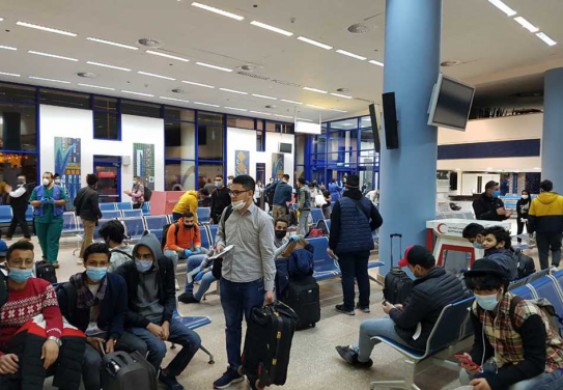 مطار مرسى علم يستقبل ثالث رحلات المصريين العائدين من واشنطن.. أقلت 339 راكبًا