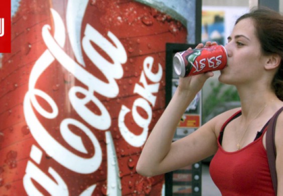 وزيرة العمل في لبنان تؤكد لـCNN خبر اقفال شركة كوكا كولا.. ومغردون: "أي لبنان ينتظرنا؟ الله يسترنا"