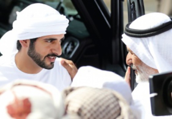 حمدان بن محمد يشهد رابع أيام مهرجان الهجن بالمرموم