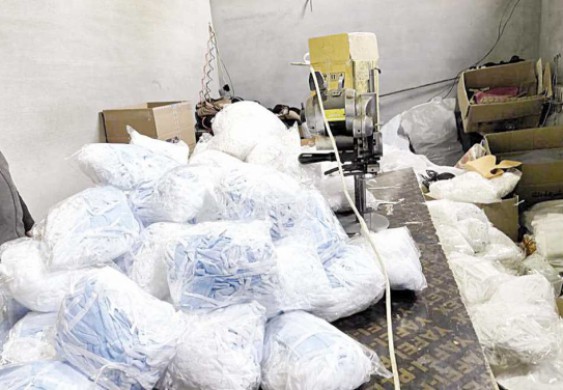 الحكومة تُسعّر والصيدليات تخالف.. رحلة البحث عن «كمامة» بعد أسبوعين من التسعيرة الجبرية