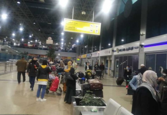 مصادر: مصر تبدأ جسرًا جويًا لإعادة آلاف العالقين بالكويت بعد «أعمال الشغب»