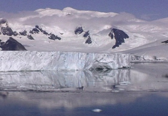 انكماش ثقب الأوزون الموجود فوق القارة القطبية الجنوبية