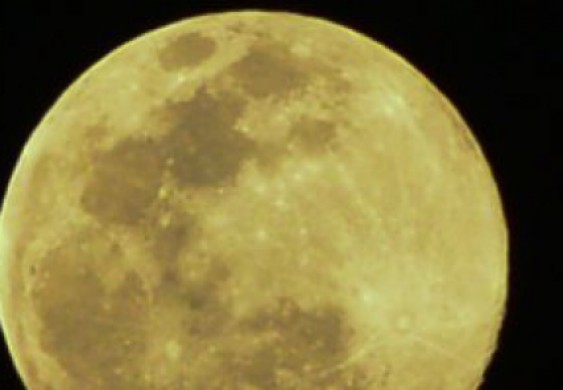 البحوث الفلكية: السوبر مون الأخير بـ2020 يزين سماء مصر غدا فى مشهد بديع - اليوم السابع