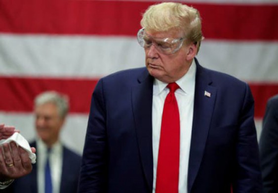 شاهد جولة في مصنع كمامات بلا كمامة.. سهام تطال ترمب - العربية