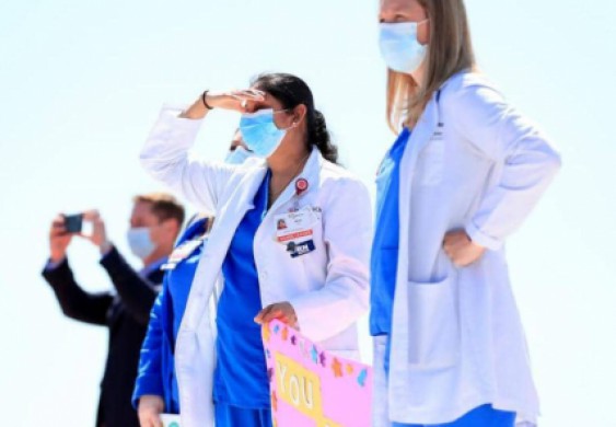 "الجيش الأبيض" يدفع ثمن كورونا.. وتحذير من الأسوأ - Sky News Arabia سكاي نيوز عربية