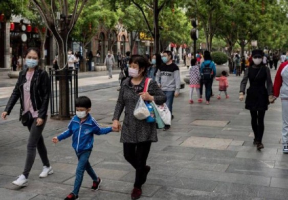 خبر سار من الصين.. تخفيض تصنيف مخاطر الإصابة بفيروس كورونا - أخبار كورونا - سكاي نيوز عربية Sky News Arabia