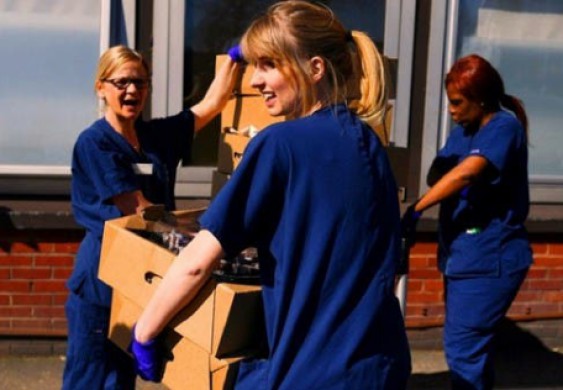 تركيا ترسل لبريطانيا بدلات تالفة للوقاية من كورونا - العربية