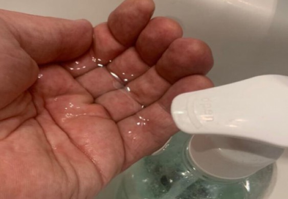 مطهرات اليد يمكن أن تسبب التهاب الجلد مما يزيد من خطر العدوى - RT Arabic