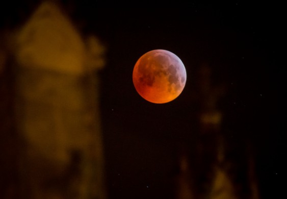 القمر الوردي العملاق يظهر خلال ساعات.. وبث مباشر للظاهرة النادرة - الحرة