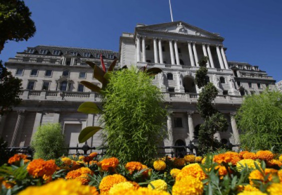 بنك إنجلترا يحجم عن ضخ المزيد من التحفيز ويتوقع انكماشاً 14% - الخليج