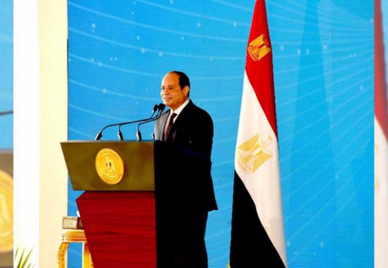 مدبولي يهنئ السيسي بعيد العمال: «العمل الطريق الوحيد لتحقيق التنمية»