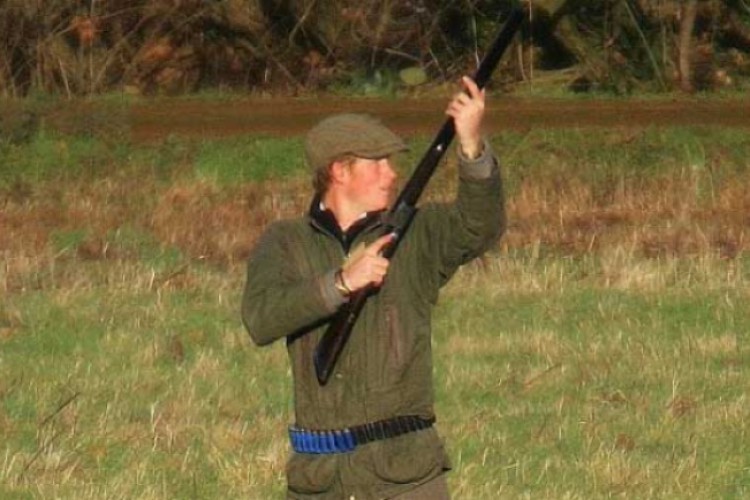 هاري يتخلى عن بندقيتي صيد من أجل ميغان - فكر وفن