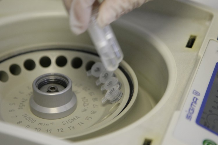 "مطابق للسلالة الطبيعية".. صنع فيروس كورونا في مختبر أوروبي - الحرة