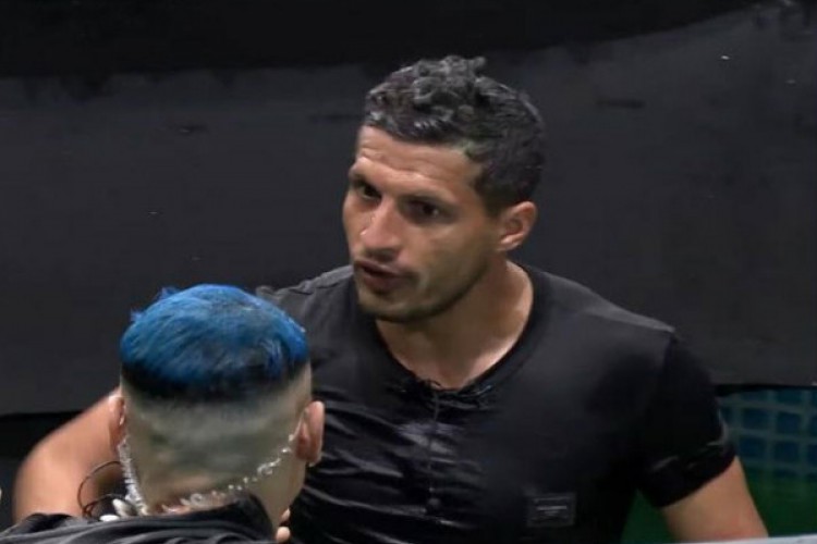 طارق حامد ينهال بالضرب على رامز جلال.. ومكافأة غير متوقعة من مرتضى منصور - دنيا الوطن