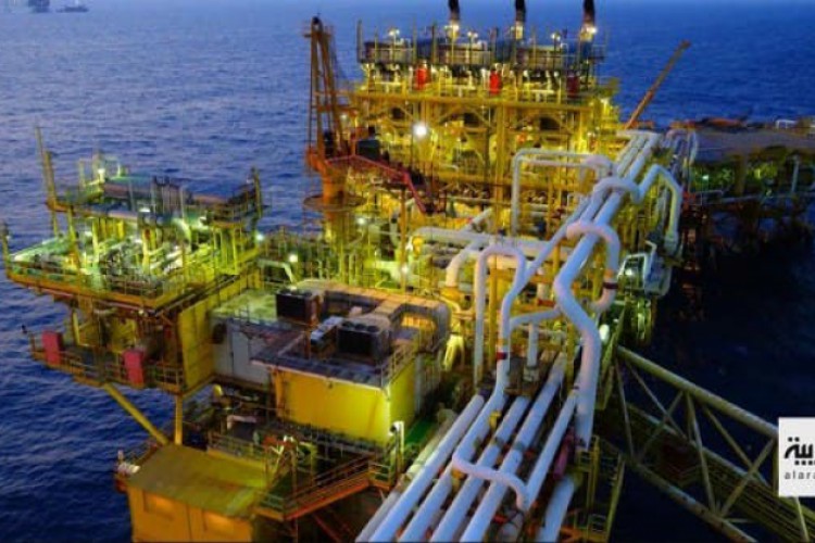 العقود الآجلة للنفط تواصل المكاسب والأميركي يرتفع 5% - العربية