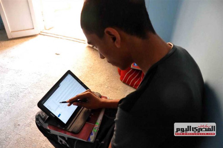«تعليم أسيوط»: 20 ألف طالب وطالبة بأولى ثانوي يؤدون امتحان اللغة العربية «أون لاين»