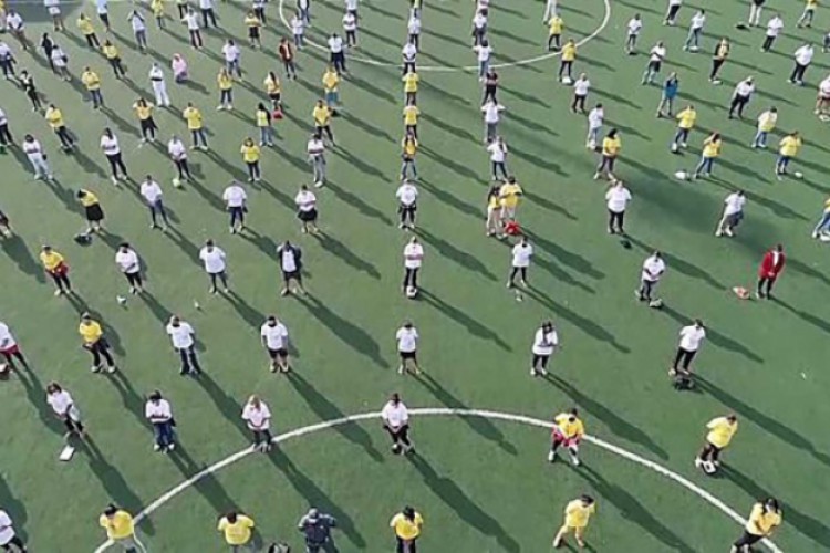 شاهد.. فقراء البرازيل يتدربون على الإسعافات الأولية من كورونا - فكر وفن