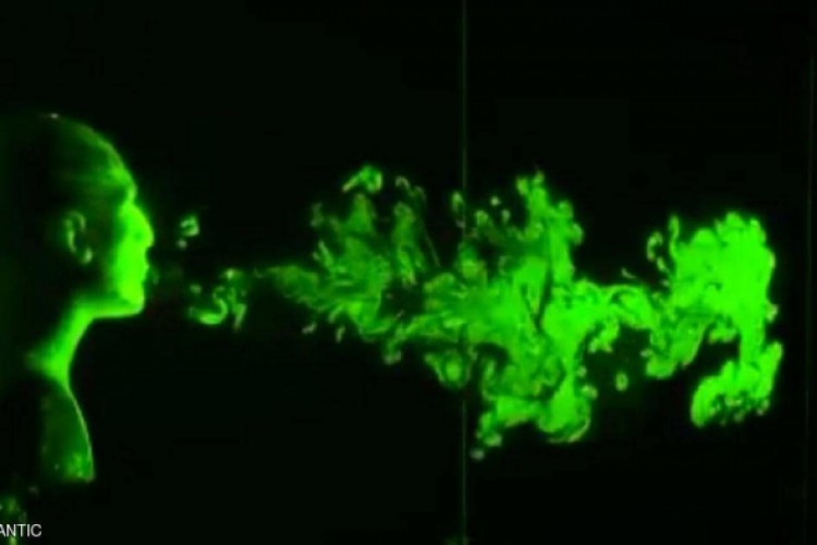 تجربة تهدم "نظرية المترين" وتحذر من عدوى "الجزيئات الصغيرة" - Sky News Arabia سكاي نيوز عربية