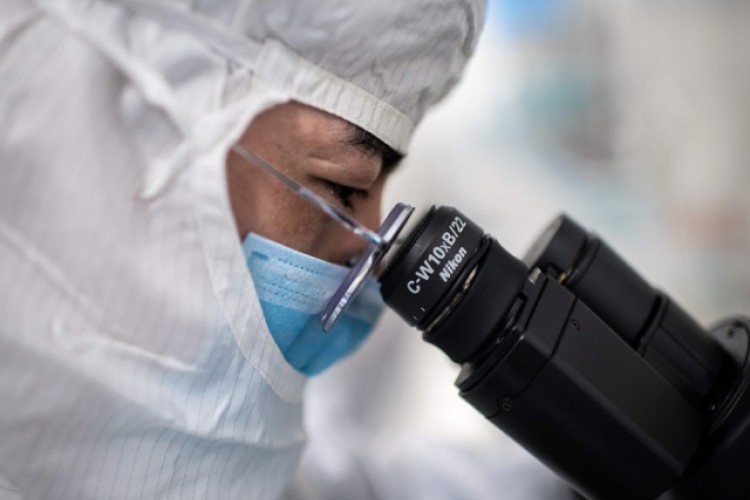 كبسولة صينية لعلاج «كورونا» تحصل على موافقات دخول 8 دول - حياتنا